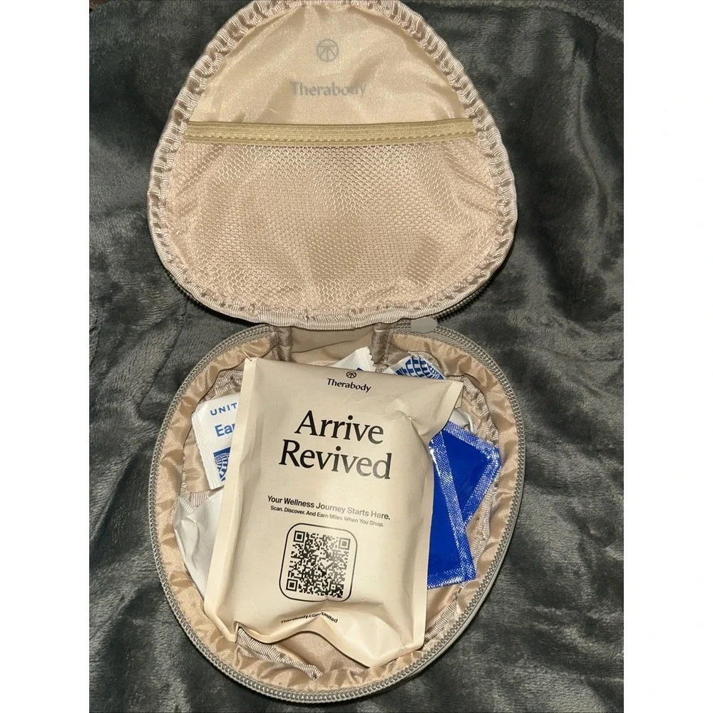 2025 United Therabody Polaris Business Class Amenity Kit Ivory Open‎ box